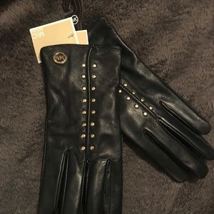 Michael Kors Accessories - ❄️NWT -Michael Kors Tech Leather Gloves 🧤 Michael Kors Accessories - ❄️NWT -Michael Kors Tech Leather Gloves 🧤